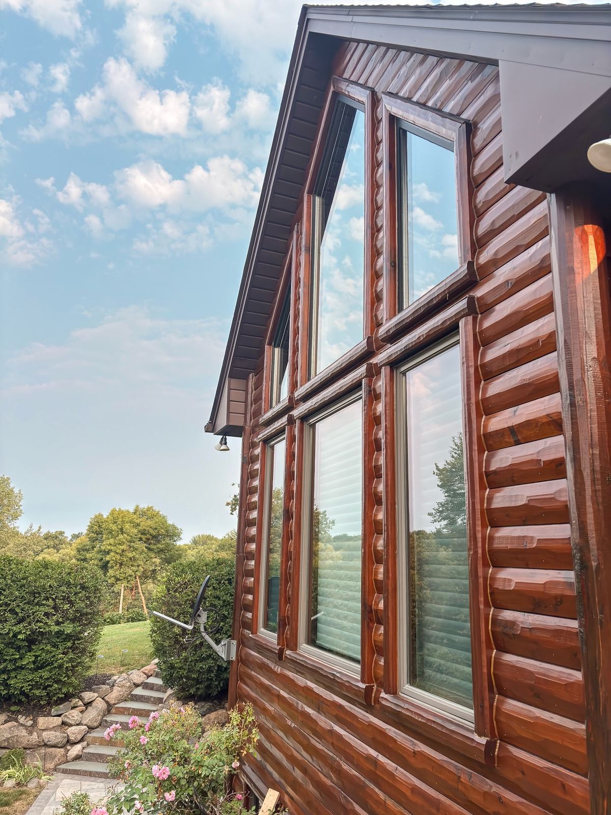 Giving your windows the professional care they deserve! 🧼🏠🌲